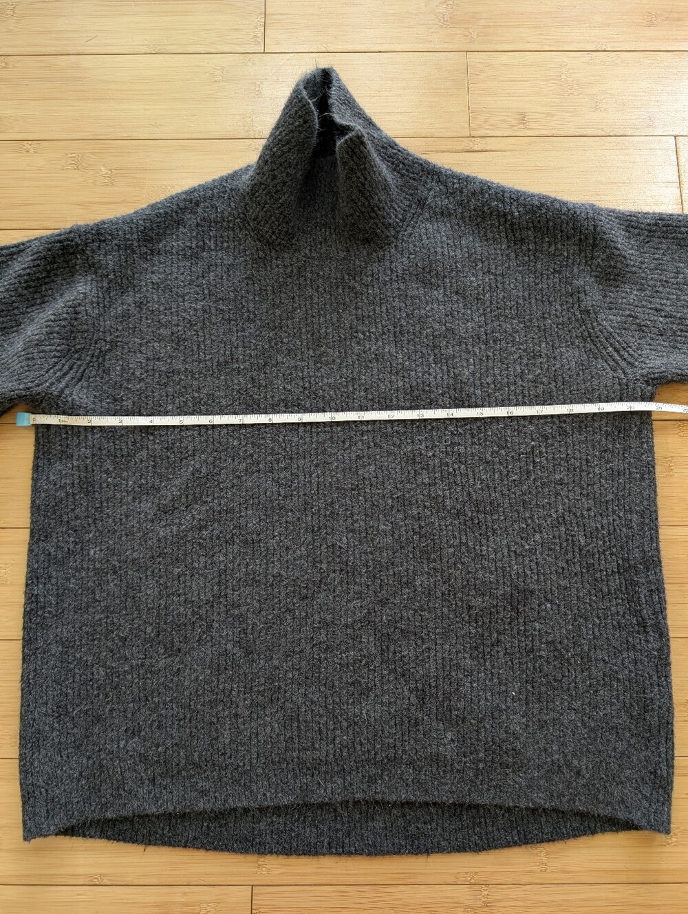 Uniqlo Dark Gray Souffle Yarn Wool Blend Turtleneck Sweater - Picture 6 of 8